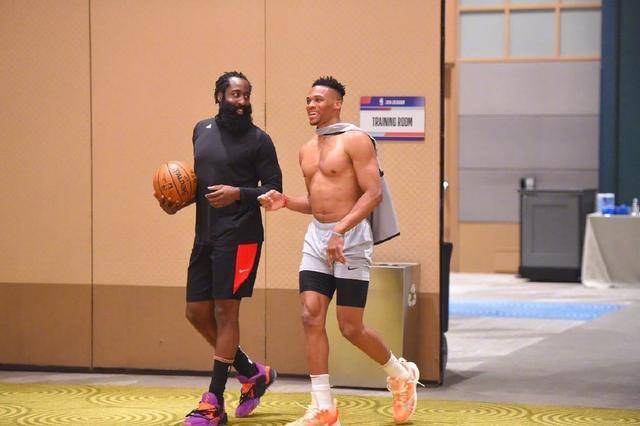 TA：卢克曼一月份离开亚特兰大的可能性非常小