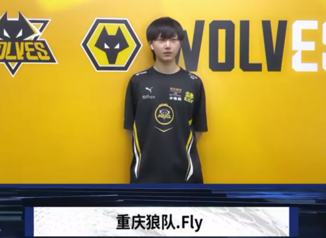 因此